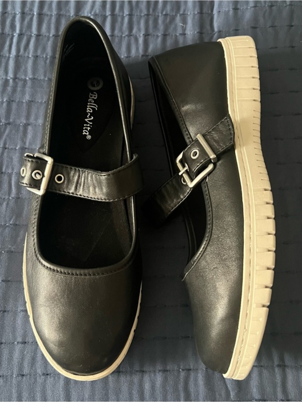 Bella vita size 11 Wide black leather Mary Jane style shoes